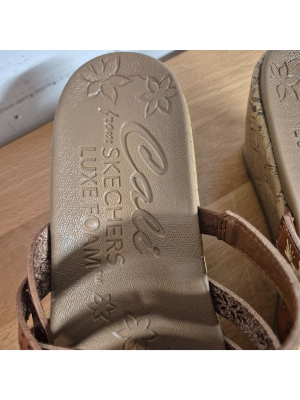 Skechers Cali Luxe Foam Women's Tan Wedge Sandals With Cork Heel Sz 9 - Picture 2 of 4